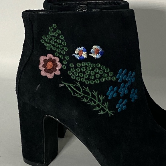 Nanette Lepore Beverly Black Suede Embroidered Short Boots Heels/Women's 7M/NWOT - Picture 3 of 9